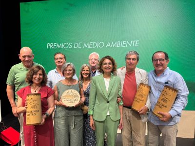 Manuela Martínez, presidenta de Salvemos la Vega – Vega Educa, es distinguida en los Premios Hermelindo Castro del PSOE-A